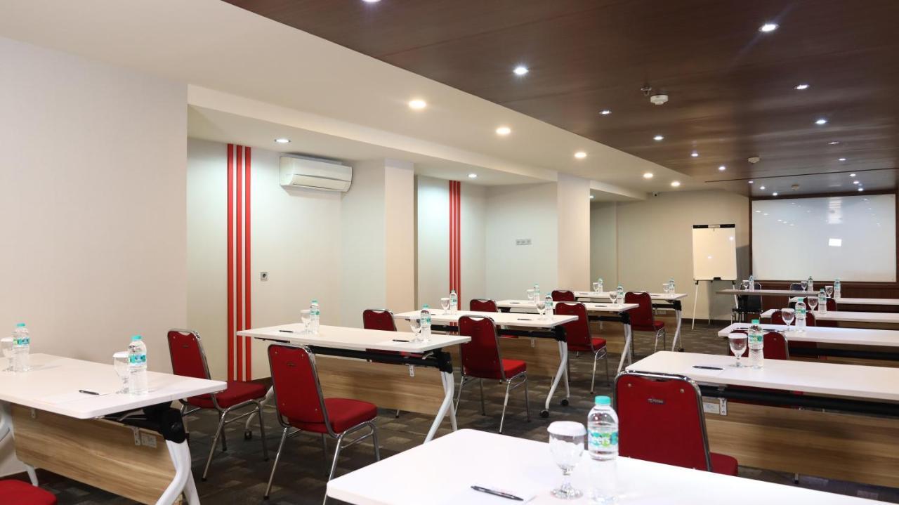 Moritz Hotel Rsab Harapan Kita Jakarta Extérieur photo